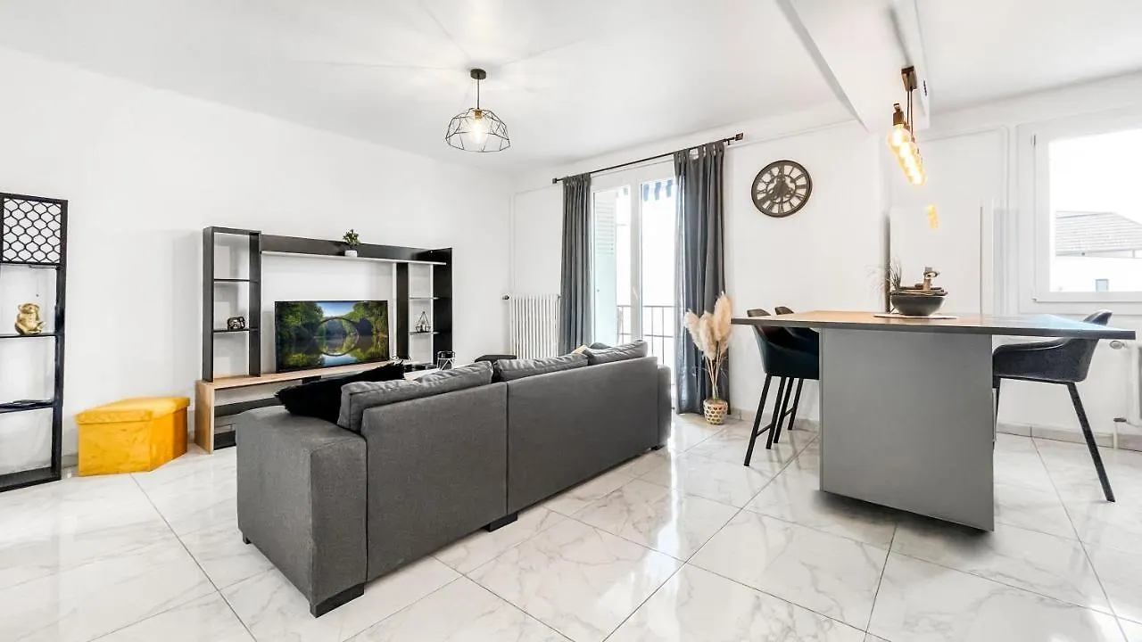 Coloc Capucin - Belle Colocation Avec 3 Chambres Independantes / Balcon Prive / Parking Collectif / Wifi Gratuit Annemasse France