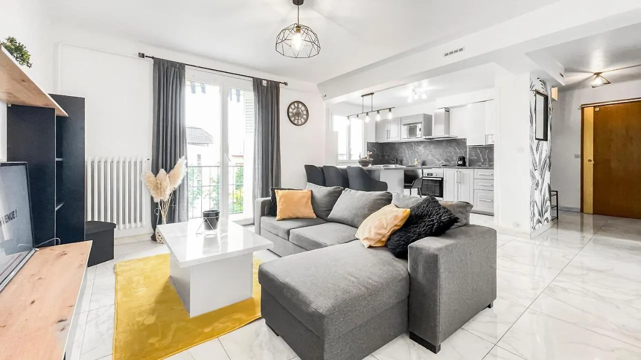 Coloc Capucin - Belle Colocation Avec 3 Chambres Independantes / Balcon Prive / Parking Collectif / Wifi Gratuit Annemasse 0*,