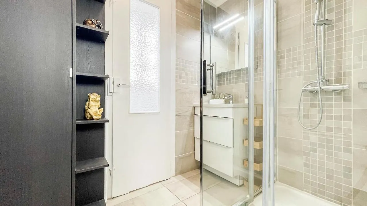 Guest house Coloc Capucin - Belle Colocation Avec 3 Chambres Independantes / Balcon Prive / Parking Collectif / Wifi Gratuit Annemasse