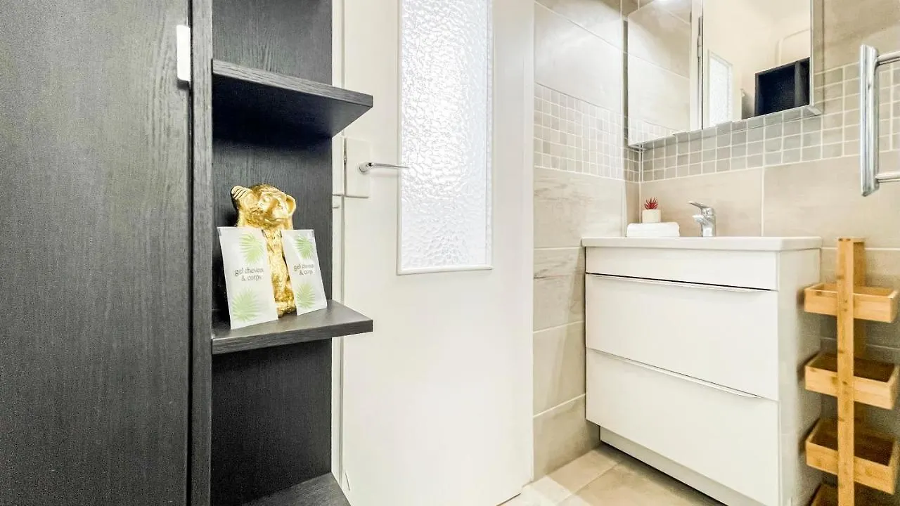 Guest house Coloc Capucin - Belle Colocation Avec 3 Chambres Independantes / Balcon Prive / Parking Collectif / Wifi Gratuit Annemasse