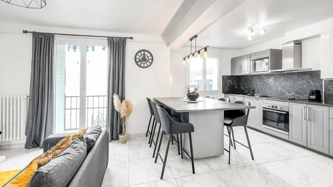 Guest house Coloc Capucin - Belle Colocation Avec 3 Chambres Independantes / Balcon Prive / Parking Collectif / Wifi Gratuit Annemasse