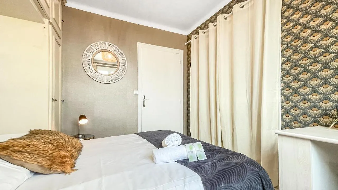 Coloc Capucin - Belle Colocation Avec 3 Chambres Independantes / Balcon Prive / Parking Collectif / Wifi Gratuit Annemasse