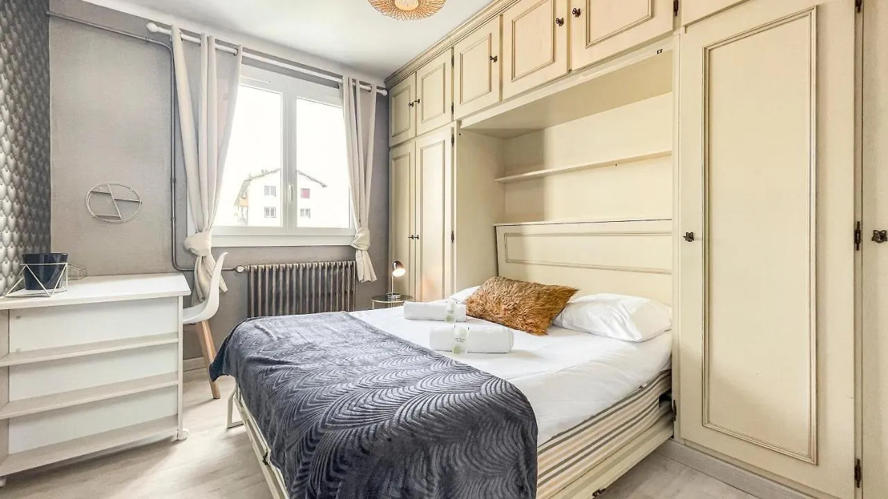 Coloc Capucin - Belle Colocation Avec 3 Chambres Independantes / Balcon Prive / Parking Collectif / Wifi Gratuit Annemasse 0*,  France