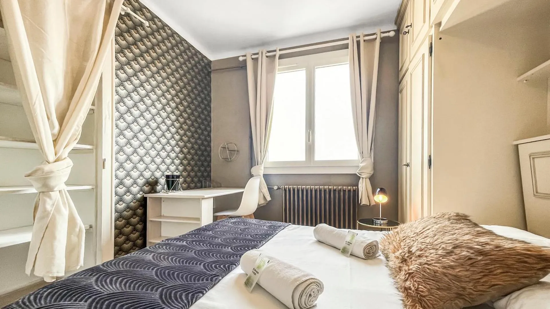 Coloc Capucin - Belle Colocation Avec 3 Chambres Independantes / Balcon Prive / Parking Collectif / Wifi Gratuit Annemasse 0*,  France